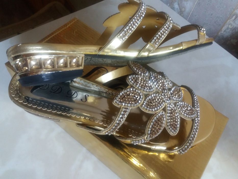 Срочно  Шлепки-басаножки на сарпо 37 разм.Индийские качественные,