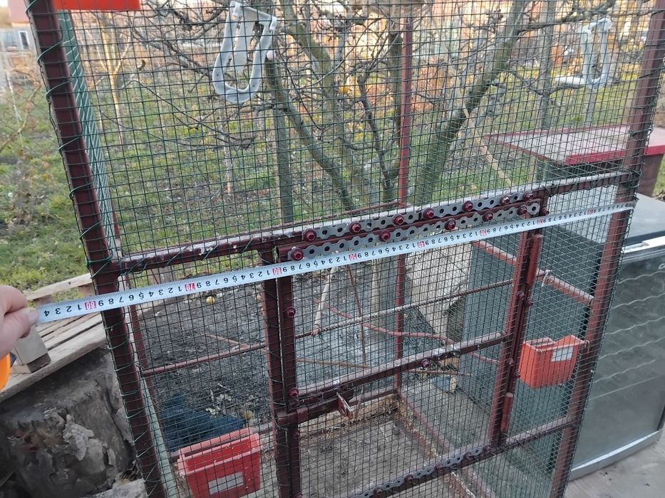 Se vinde voliera medie/mare pentru papagali