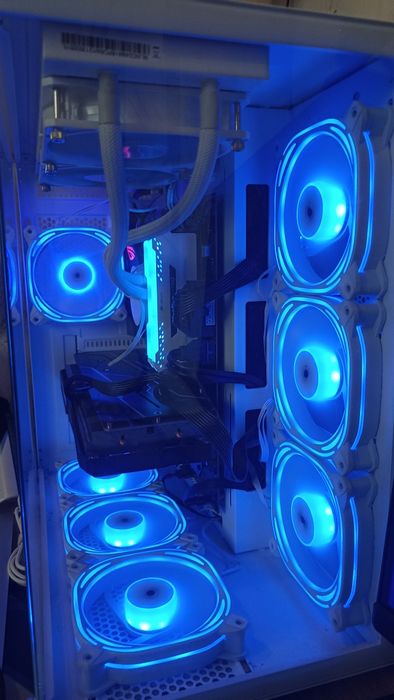 Геймърски компютър – Ryzen 5 5600X / RX 6600 / 16GB RAM / 700W PSU