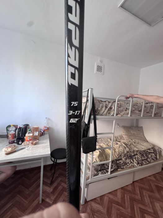 Продам клюшку хоккеную