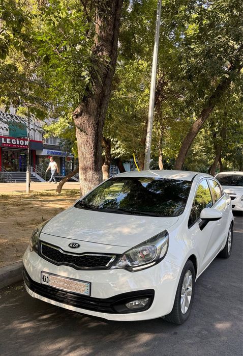 Kia rio 2013 sotiladi