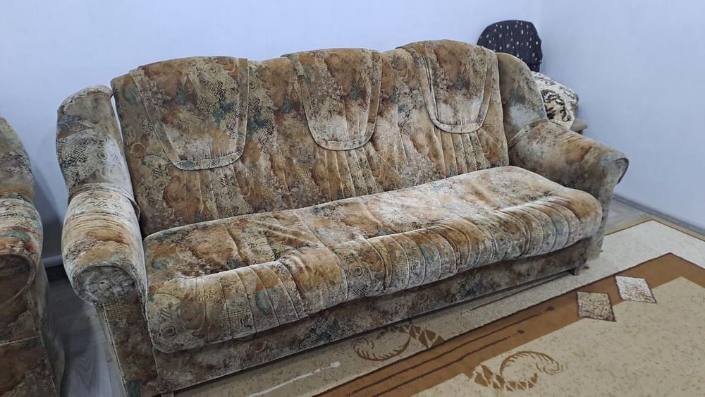 Продам диван и одно кресло