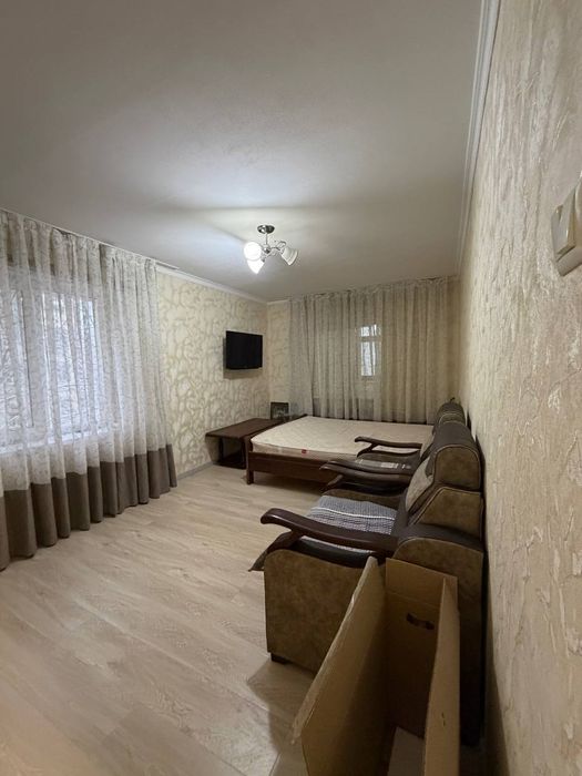 Продам чиланзар 23.  Одна комнатная.  Балкон 2*6