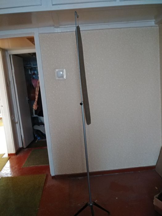 Штатив выдвижной с экраном