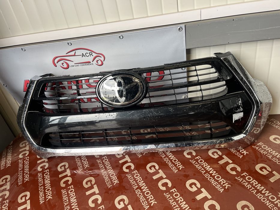 Решетка Toyota Hilux 2020-