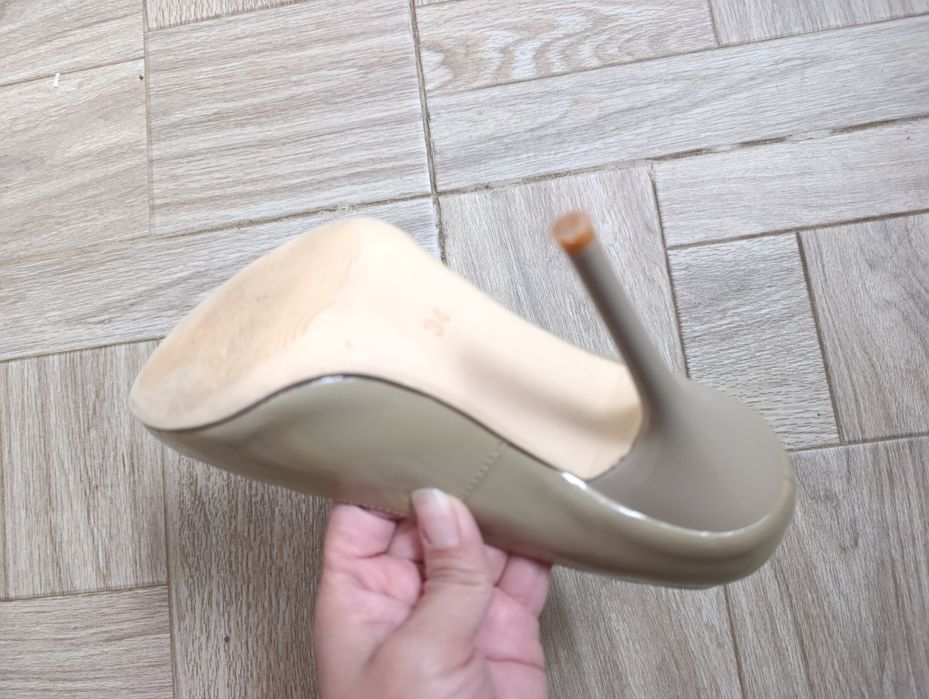 Продам туфли лакированные