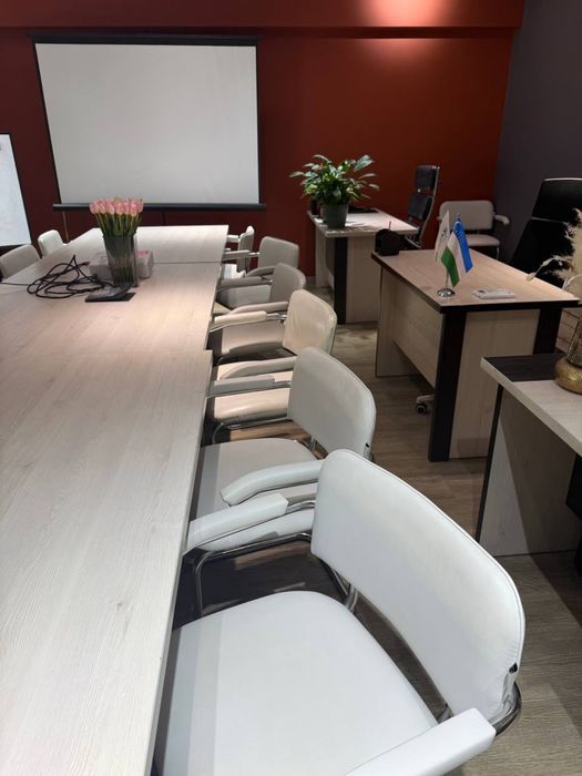 Стулья для офиса белые