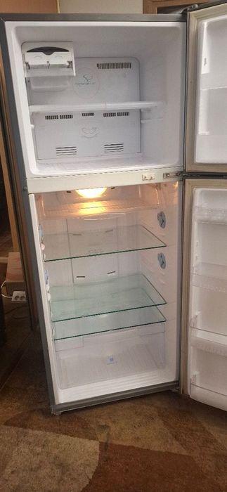 Отдaм дapoм Холодильник Samsung