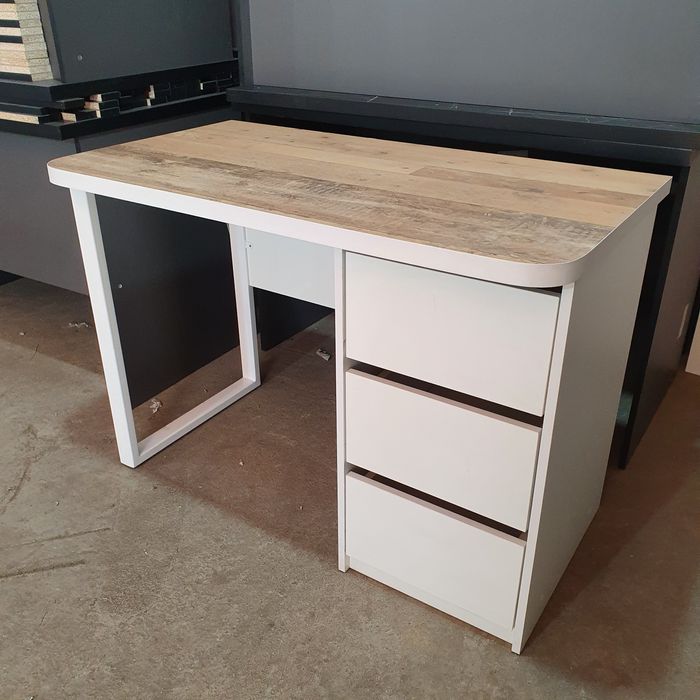 Столы письменные, рабочие, компьютерные.