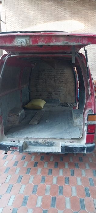 Nissan urvan sotiladi naxadu xama narsasi radnoy mator karobka naxadu
