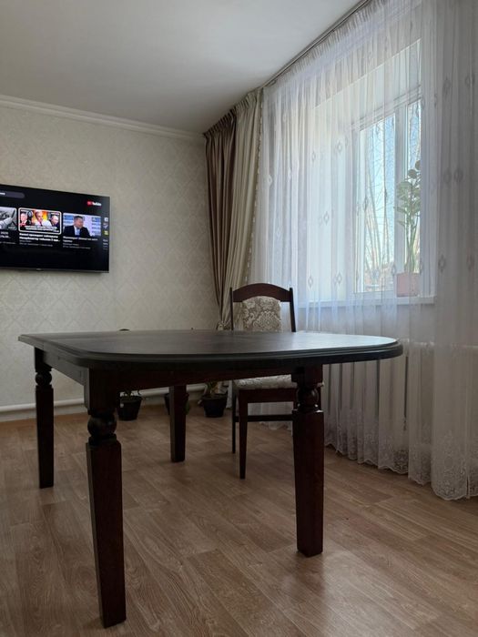 Продам стол со стульями  в отличном состоянии