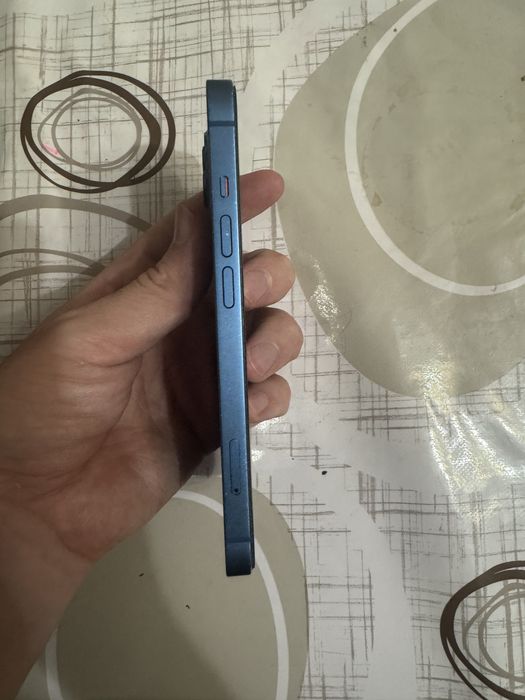 Продается Iphone 13 в хорошем состояние