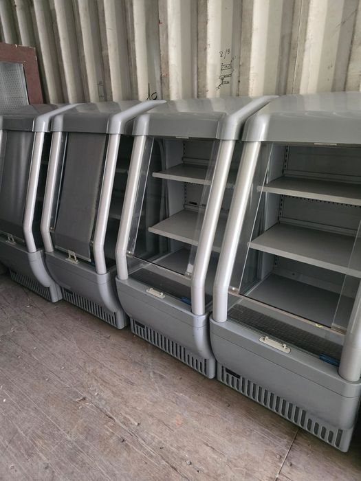 Продам витринный холодильник со шторкой