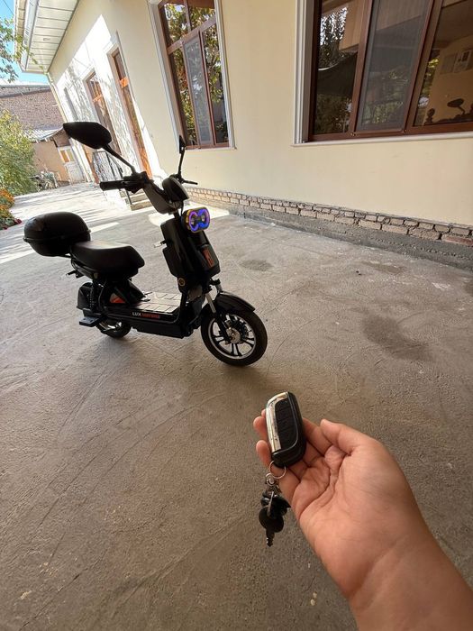 Skuter sotiladi 5ta akumlyatorli obmen bor
