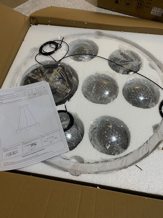 Продам люстры новые