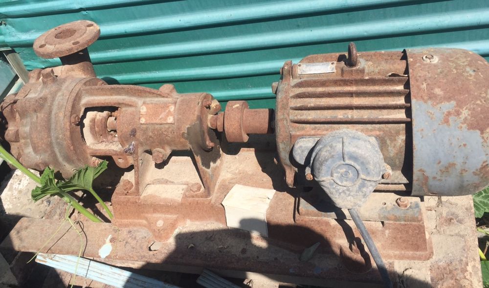 Водяной насос СССР с двигателем