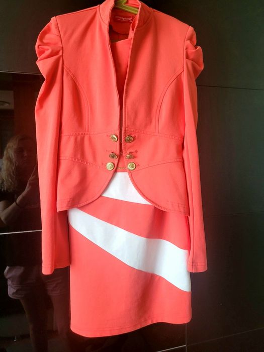 Costum firma atmosphere Sarafan si sacou corai