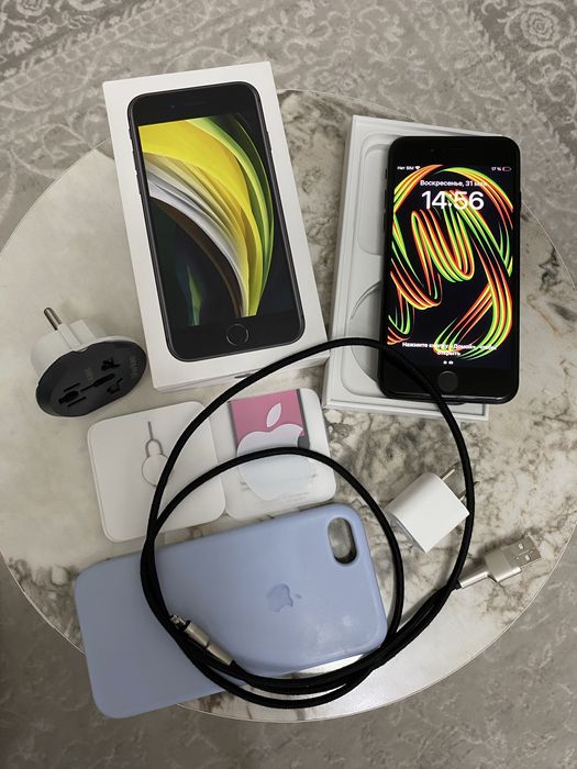 Продам iPhone SE 2020 64gb