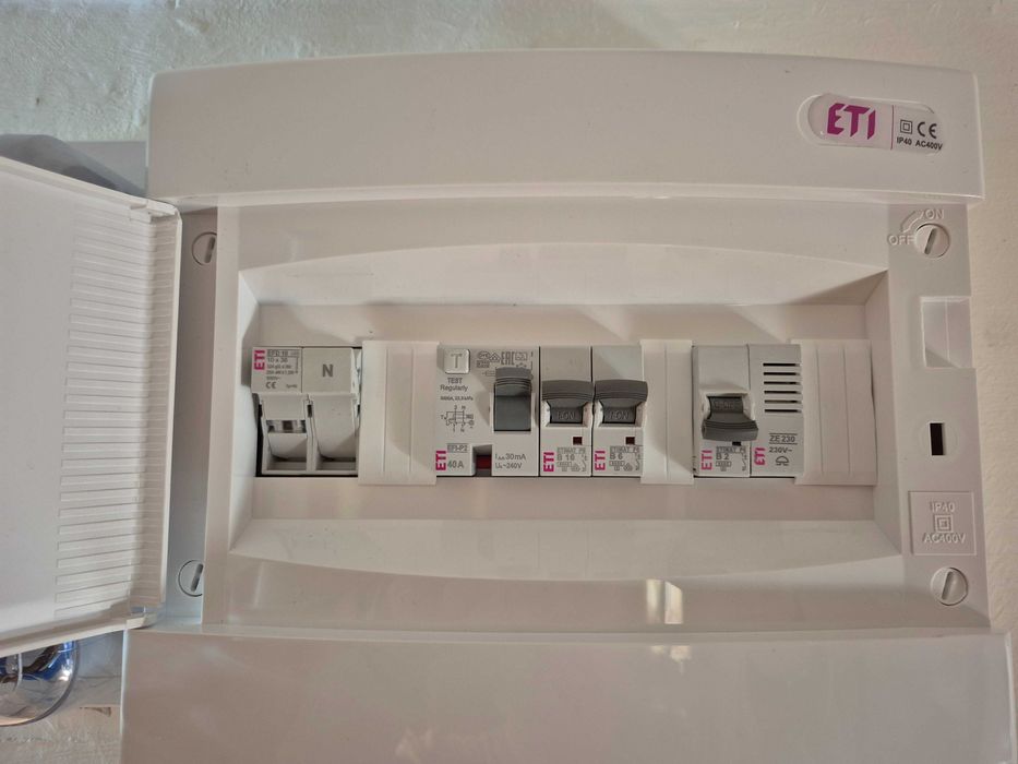 Electricieni la dispozitia dumneavoastra