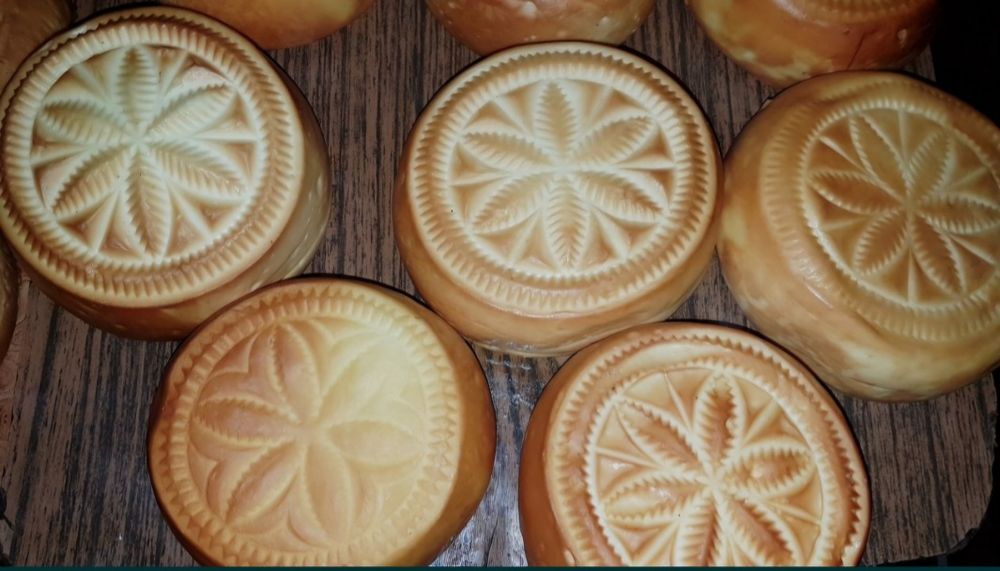 Cașcaval afumat sau nefumat de vacă