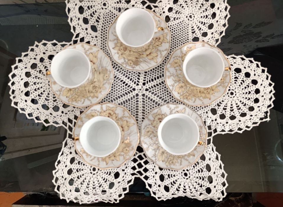 Миниатюрные кофейные чашечки не Китай.