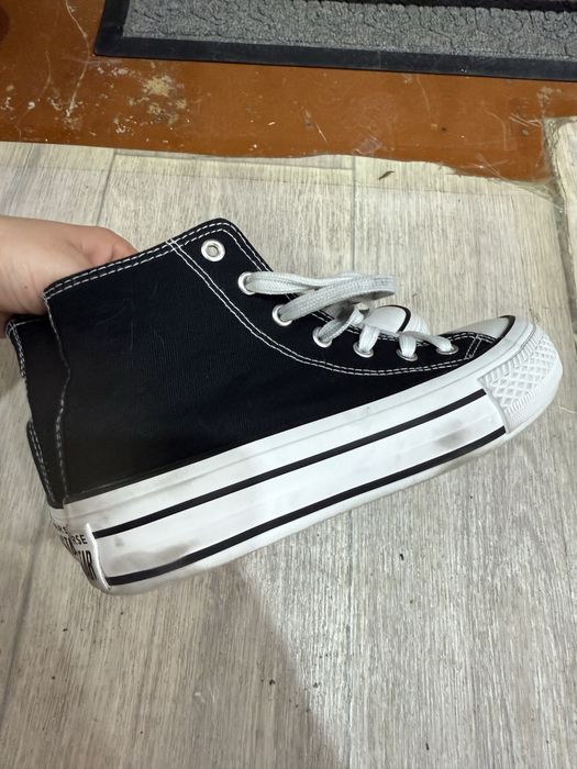 Кеды кроссовки продается