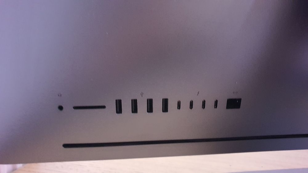 Apple iMac Pro intel Xeon W 8 core 128 GB ram 2TB ssd Vega 56 8GB 5K