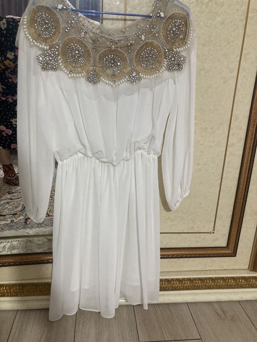 Платья белого света