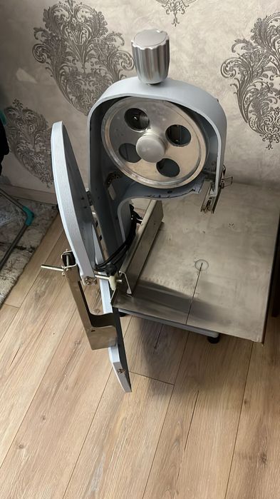 Продам электро пилу для мяса и костей