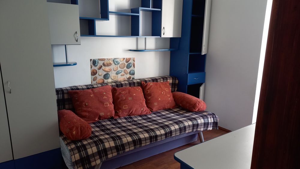 Vând apartament 3 camere decomandate, 42 de m.p. et.4 cu sarpanta locuibila, lângă Școală nr.7