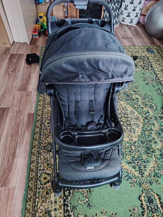 Коляска прогулочная  joie