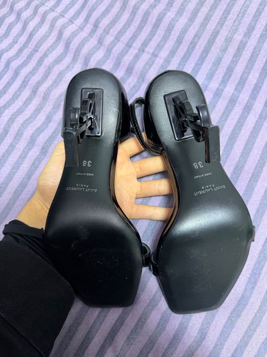 Елегантни черни токчета Saint Laurent – размер 38, почти нови