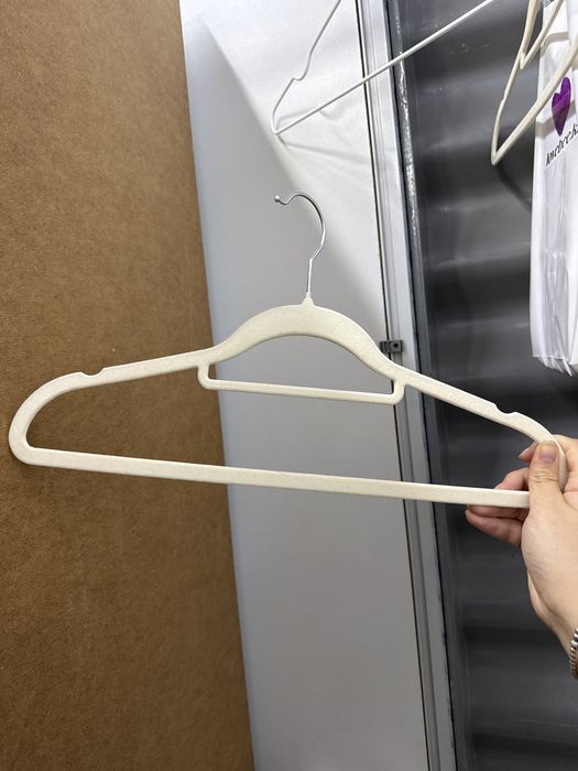 Продам б/у Вешалки