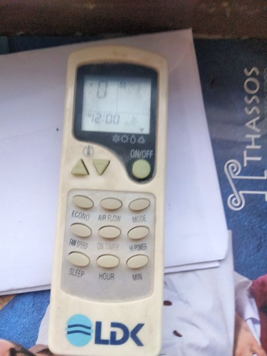 Vind aer condiționat foarte puțin folosit