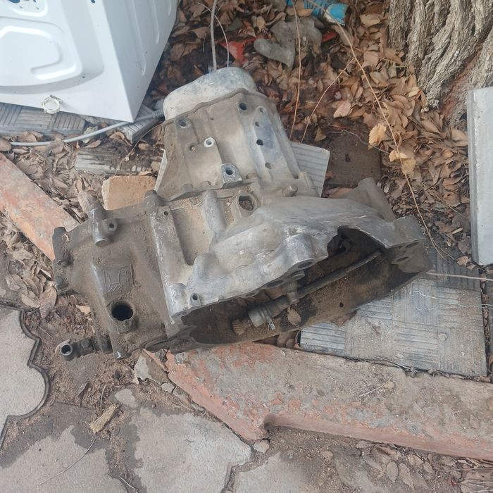 Коробка мкпп мазда 626   V2,0  1990