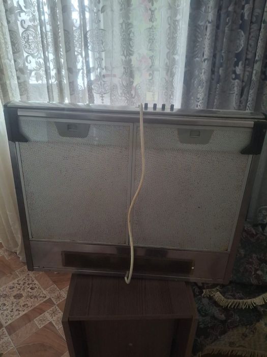 Продам кухонную вытяжку