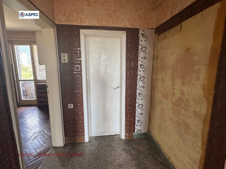 Продава се Двустаен апартамент в Враца, Център - 68 кв.м за 1398 €/кв.м - Снимка #3