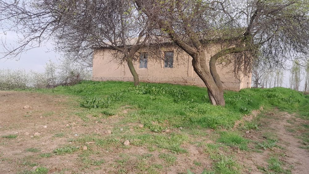 Курилиши тугалланмаган уй жой.