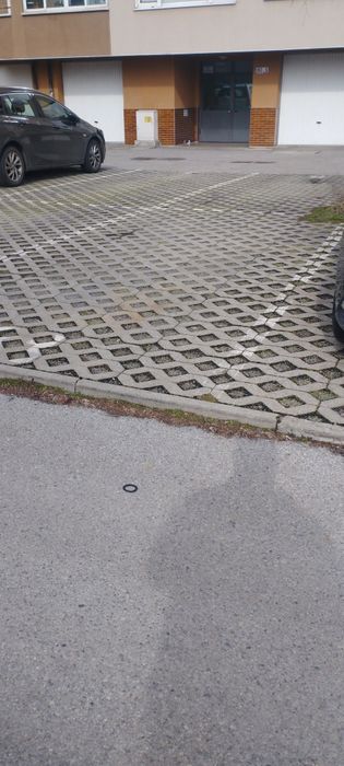 Паркомясто под наем