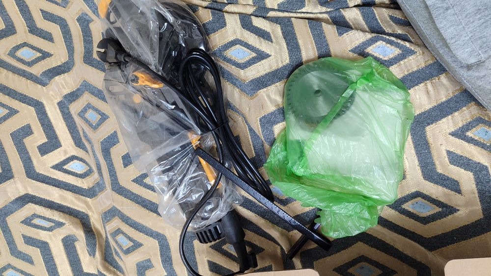 Продам электрическую мини пилу