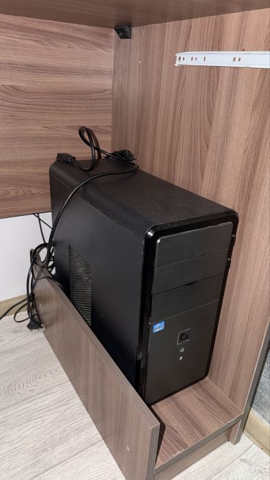 Компьютер intel, экран самсунг, калонка microlab