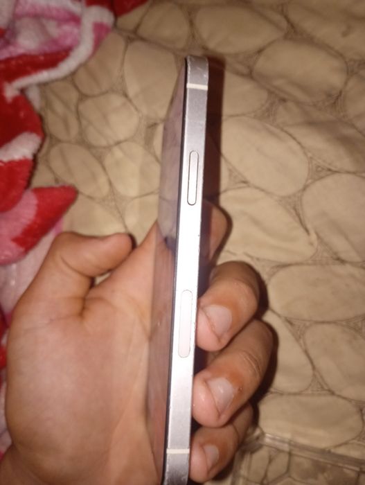 Vând iPhone 12 alb
