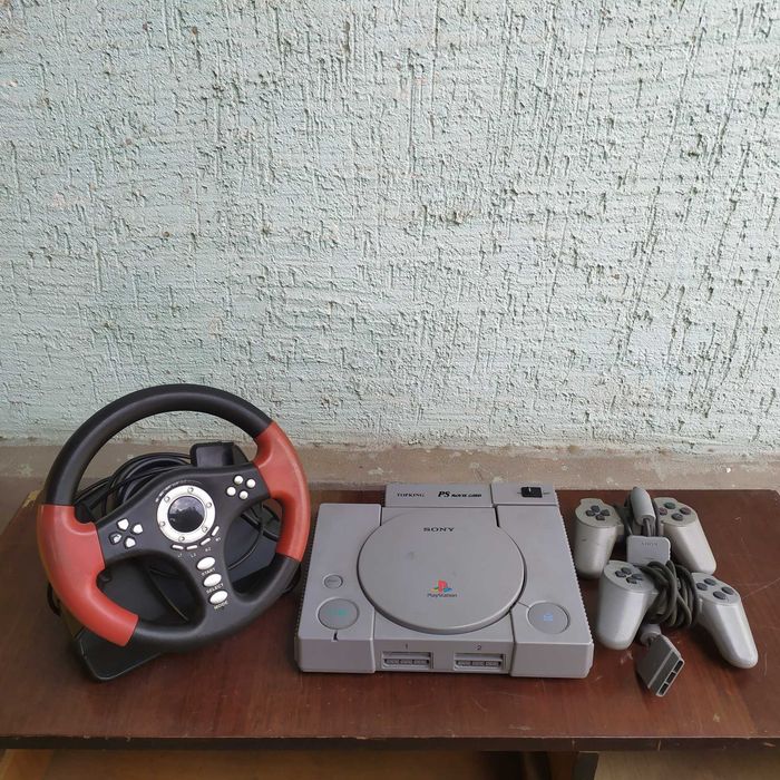 Игровая приставка SONY Play Station  продам.