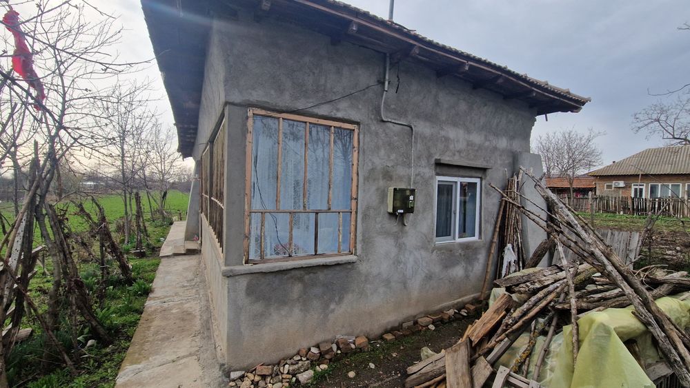 Casa batraneasca 60m.p.  caramida si teren 2185m.p. Stoicăneşti-Olt