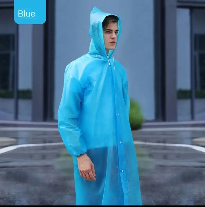 Pelerina de ploaie cu gluga