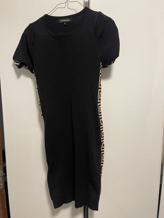 Черна рокля с къс ръкав