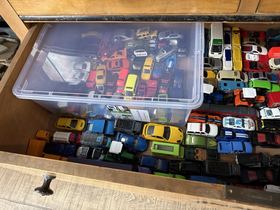 Lot 224 masinute Hotwheels , siko , Matchbox etc