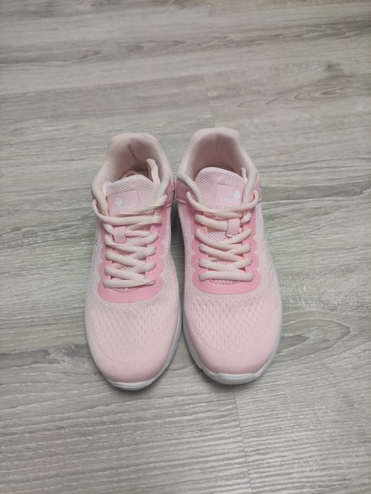 Продам кроссовки