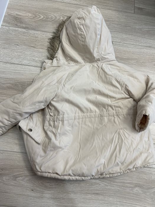 Продам куртку на девочку