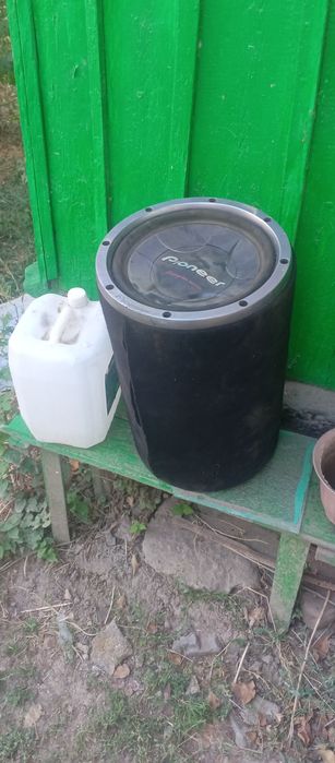 Продам суббуфер в машину б.у